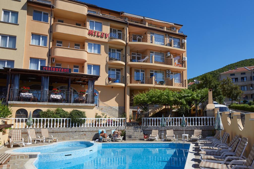Family Hotel Milev Sveti Vlas Εξωτερικό φωτογραφία
